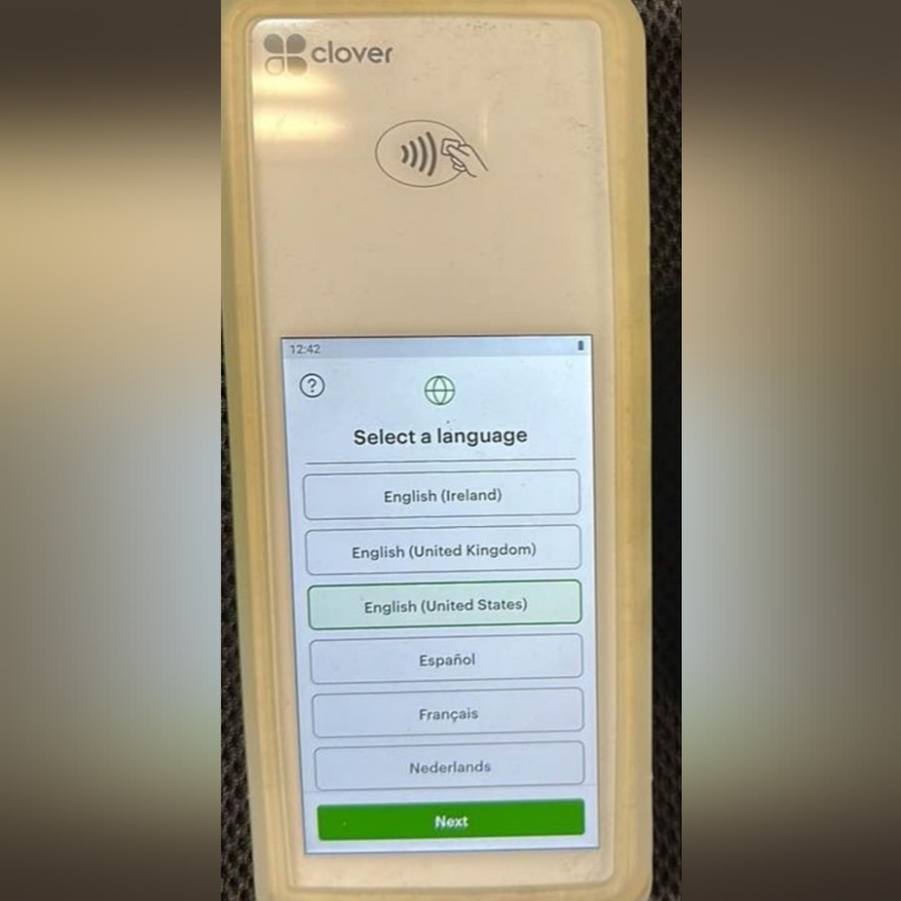 Clover Credit Card Machine - Picture 2 of 5